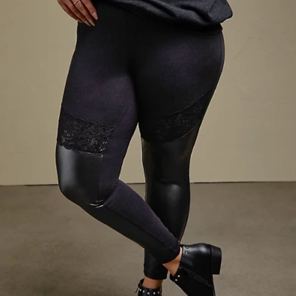 NWT Torrid 4x platinum legging faux leather & lace